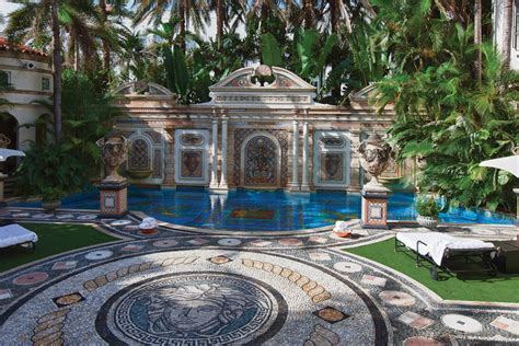 versace mansion miami beach location|where did gianni versace live.